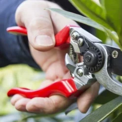 Left Hand Bypass Secateurs -NatureNest Shop left handed secateurs closer